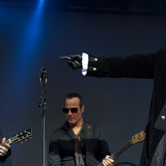 Johnny Depp et Alice Cooper en concert avec leur groupe les "Hollywood Vampires", dans l'ancienne prison Faengslet à Hornsens, Danemark. Le 1er juin 2016.