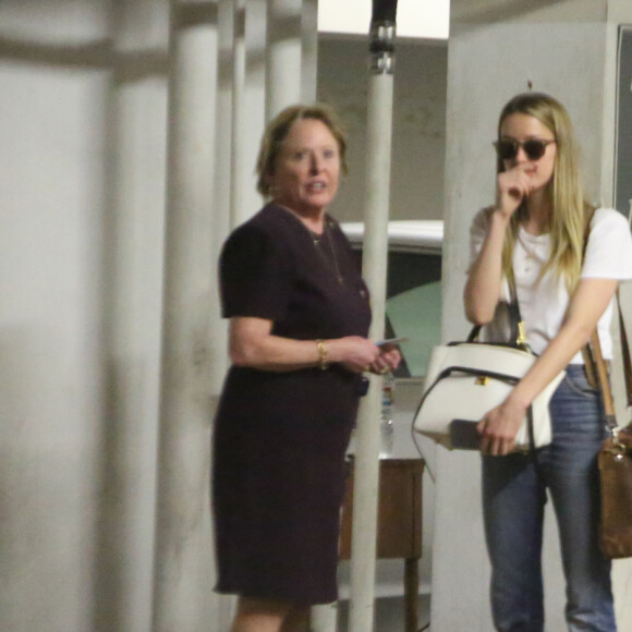 Amber Heard vue au sous-sol d'un immeuble qu'occupe entre autre l'avocate Gloria Allred, à Los Angeles, le 3 juin 2016.