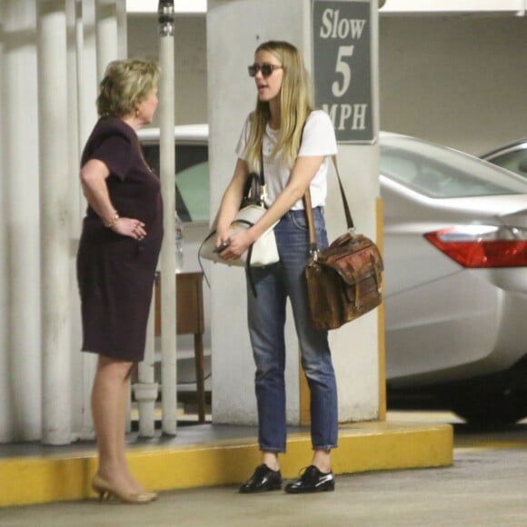 Amber Heard vue au sous-sol d'un immeuble qu'occupe entre autre l'avocate Gloria Allred, à Los Angeles, le 3 juin 2016.