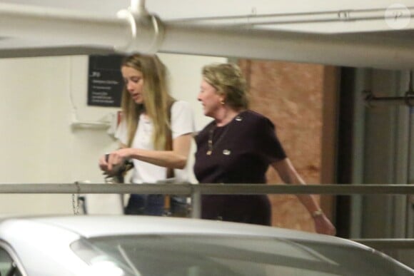 Amber Heard vue au sous-sol d'un immeuble qu'occupe entre autre l'avocate Gloria Allred, à Los Angeles, le 3 juin 2016.