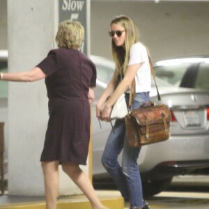 Amber Heard vue au sous-sol d'un immeuble qu'occupe entre autre l'avocate Gloria Allred, à Los Angeles, le 3 juin 2016.