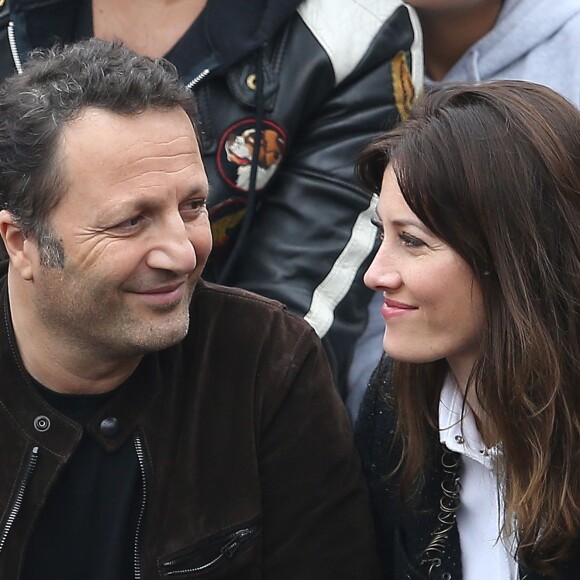 Arthur et sa compagne Mareva Galanter dans les tribunes de la finale hommes des internationaux de France de Roland-Garros à Paris le 5 juin 2016. ©Moreau-Jacovides / Bestimage