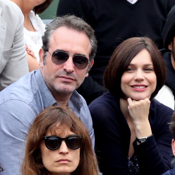 Jean Dujardin et sa compagne Nathalie Péchalat dans les tribunes de la finale homme des internationaux de France de Roland-Garros à Paris le 5 juin 2016. Moreau-Jacovides / Bestimage