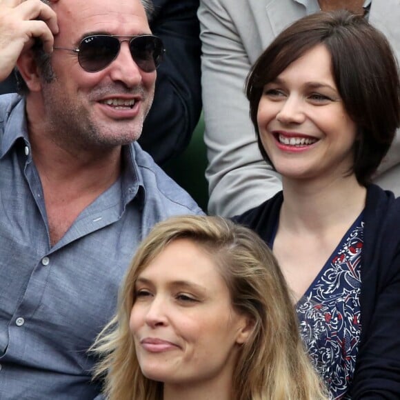 Jean Dujardin et sa compagne Nathalie Péchalat dans les tribunes de la finale homme des internationaux de France de Roland-Garros à Paris le 5 juin 2016. Moreau-Jacovides / Bestimage