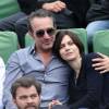 Jean Dujardin et sa compagne Nathalie Péchalat dans les tribunes de la finale homme des internationaux de France de Roland Garros à Paris le 5 juin 2016. Moreau-Jacovides / Bestimage.
