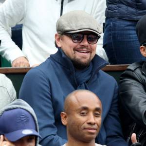 Leonardo DiCaprio et des amis dans les tribunes de la finale homme des internationaux de France de Roland-Garros à Paris le 5 juin 2016. © Moreau-Jacovides / Bestimage