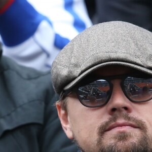 Leonardo DiCaprio et des amis dans les tribunes de la finale homme des internationaux de France de Roland-Garros à Paris le 5 juin 2016. © Moreau-Jacovides / Bestimage