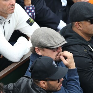 Leonardo DiCaprio et des amis dans les tribunes de la finale homme des internationaux de France de Roland-Garros à Paris le 5 juin 2016. © Moreau-Jacovides / Bestimage