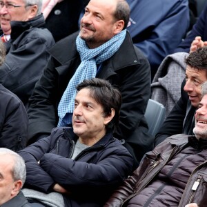 Michel Drucker et Yvan Attal dans les tribunes des internationaux de France de Roland-Garros à Paris le 3 juin 2016. © Cyril Moreau / Bestimage