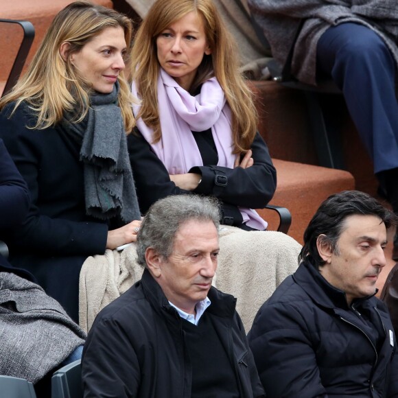 Judith El Zein, Anne Gravoin, Michel Drucker et Yvan Attal dans les tribunes des internationaux de France de Roland-Garros à Paris le 3 juin 2016. © Dominique Jacovides / Bestimage