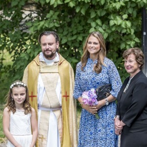 La princesse Madeleine de Suède assiste à une fête traditionnelle à L'église Hedvig Eleonora à Stockholm le 5 juin 2016.