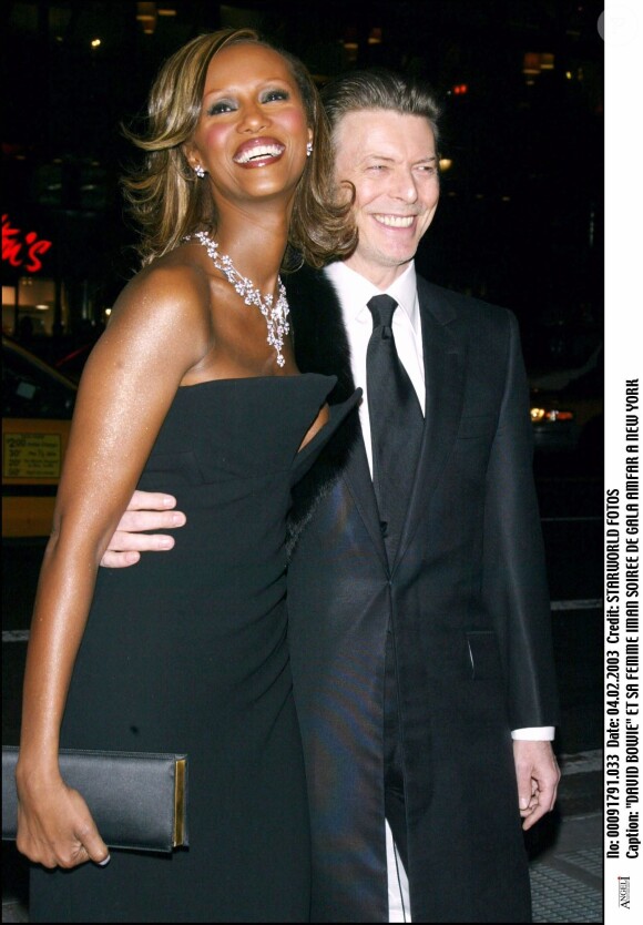 David Bowie et sa femme Iman à la soirée de gala de l'amfAR à New York le 4 février 2003