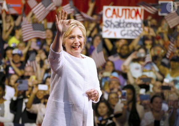 Hillary Clinton a revendiqué mardi sa victoire aux primaires démocrates lors d'un discours lors du dernier Super Tuesday à Brooklyn, le 7 juin 2016.