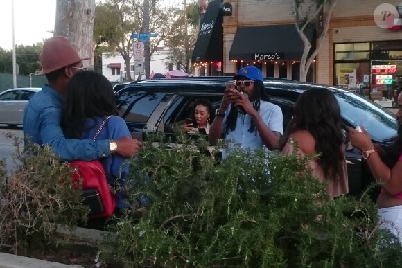 Exclusive - Kylie Jenner et PartyNextDoor posent devant une Ferrari, Los Angeles, le 21 mai 2016