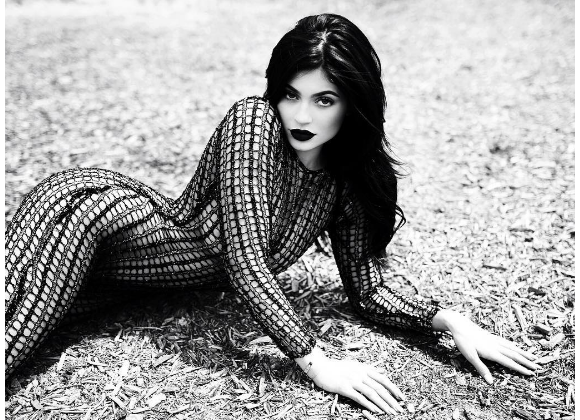 Kylie Jenner assure la promotion de la nouvelle teinte de sa collection de rouge à lèvres : Death of Knight. Photo publiée sur sa page Instagram, le 8 juin 2016