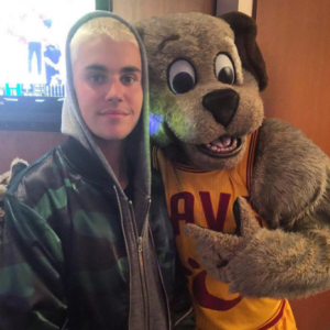 Justin Bieber assiste à un match de la NBA. Photo publiée sur Instagram, le 9 juin 2016