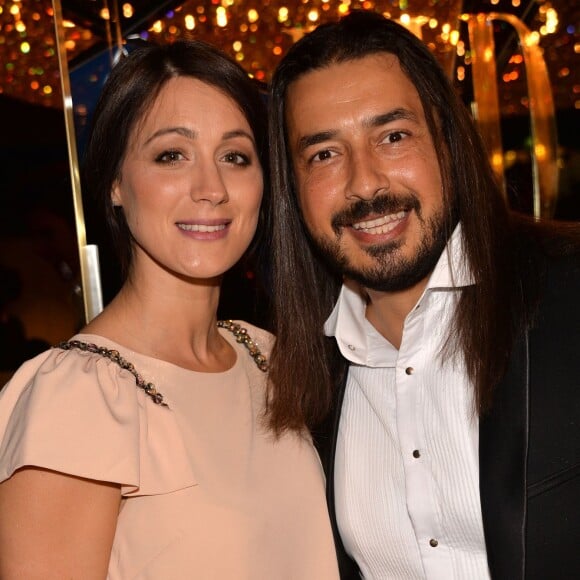 Moundir et sa femme Inès - Personnalités lors de la 10ème cérémonie des Globes de Cristal au Lido à Paris, le 13 avril 2015.