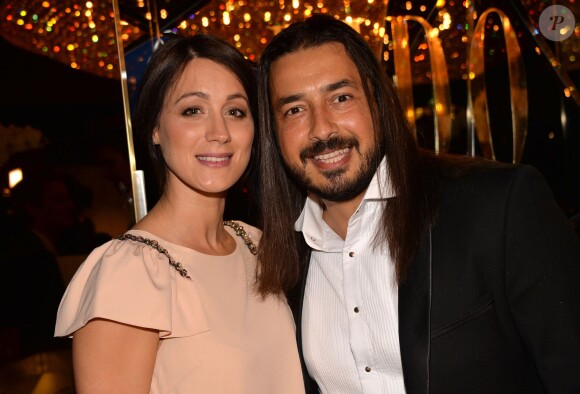 Moundir et sa femme Inès - Personnalités lors de la 10e cérémonie des Globes de Cristal au Lido à Paris, le 13 avril 2015.