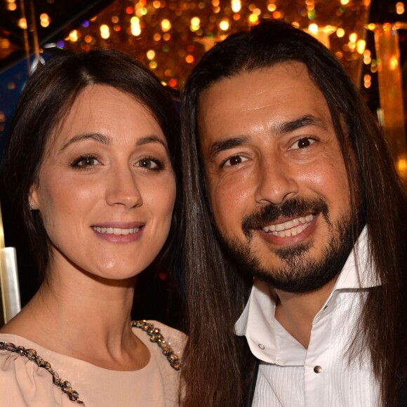 Moundir et sa femme Inès - Personnalités lors de la 10e cérémonie des Globes de Cristal au Lido à Paris, le 13 avril 2015.