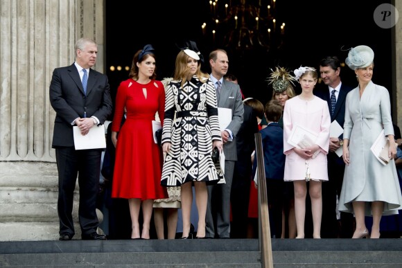 Le prince Andrew, duc d'York, la princesse Beatrice d'York, la princesse Eugenie d'York, le prince Edward, duc de Wessex, la comtesse Sophie de Wessex, Lady Louise Windsor à la sortie de la messe à la cathédrale Saint-Paul de Londres pour le 90e anniversaire de la reine Elizabeth II, le 10 juin 2016.