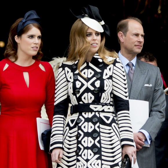 La princesse Eugenie d'York et la princesse Beatrice d'York à la messe en la cathédrale Saint-Paul de Londres pour le 90e anniversaire de la reine Elizabeth II, le 10 juin 2016.