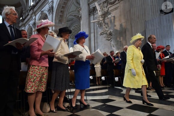 La reine Elizabeth II d'Angleterre et le prince Philip, duc d'Edimbourg, entrant en la cathédrale Saint-Paul de Londres pour le 90e anniversaire de la reine Elizabeth II, le 10 juin 2016.