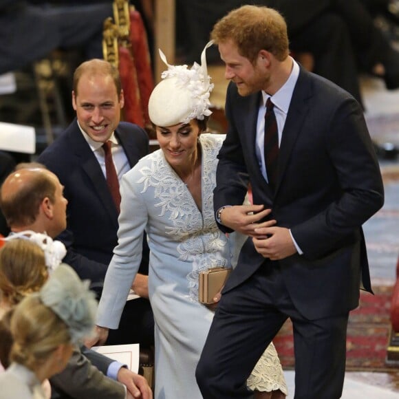 Le prince William, Kate Middleton, duchesse de Cambridge, et le prince Harry à la messe en la cathédrale Saint-Paul de Londres pour le 90e anniversaire de la reine Elizabeth II, le 10 juin 2016.