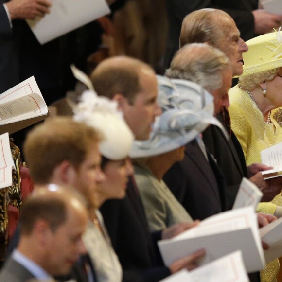 La reine Elizabeth II et le prince Philip et la famille royale lors de la messe en la cathédrale Saint-Paul de Londres pour le 90e anniversaire de la reine Elizabeth II, le 10 juin 2016.