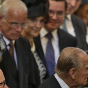 La reine Elizabeth II et le prince Philip et la famille royale lors de la messe en la cathédrale Saint-Paul de Londres pour le 90e anniversaire de la reine Elizabeth II, le 10 juin 2016.