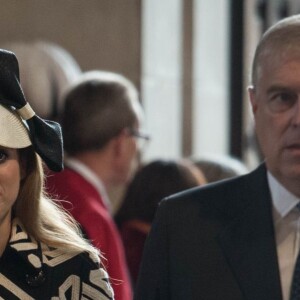 La princesse Beatrice d'York et le prince Andrew à la messe en la cathédrale Saint-Paul de Londres pour le 90e anniversaire de la reine Elizabeth II, le 10 juin 2016.