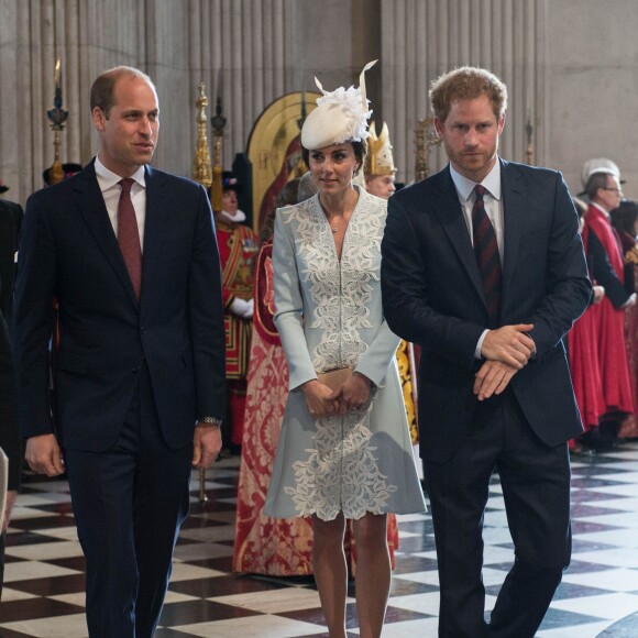 Le prince William, Kate Middleton, duchesse de Cambridge, et le prince Harry à la messe en la cathédrale Saint-Paul de Londres pour le 90e anniversaire de la reine Elizabeth II, le 10 juin 2016.