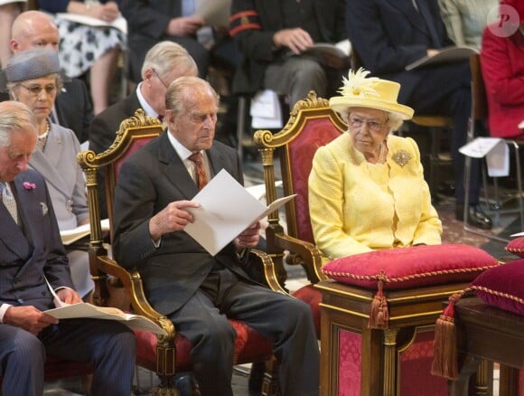 Le prince Charles, la reine Elizabeth II et le prince Philip lors de la messe en la cathédrale St Paul pour le 90e anniversaire de la reine Elizabeth II à Londres le 10 juin 2016.