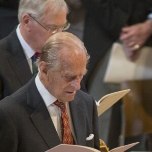 La reine Elizabeth II et le prince Philip lors de la messe en la cathédrale St Paul pour le 90e anniversaire de la reine Elizabeth II à Londres le 10 juin 2016.