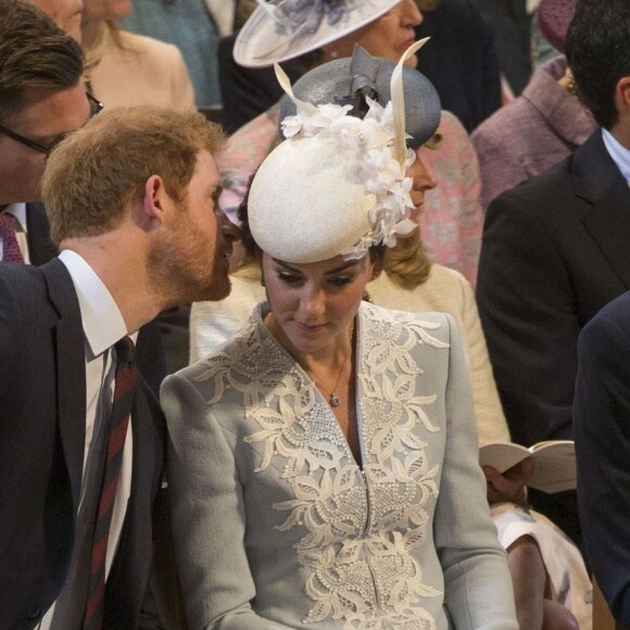 Le prince Harry et Kate Middleton lors de la messe en la cathédrale St Paul pour le 90e anniversaire de la reine Elizabeth II à Londres le 10 juin 2016.