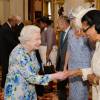 La reine Elizabeth II d'Angleterre salue Dame Cecile La Grande, gouverneur générale de La Grenade - Réception au Guidhall de Londres à la suite de la messe de l'anniversaire de la reine Elizabeth II le 10 juin 2016.