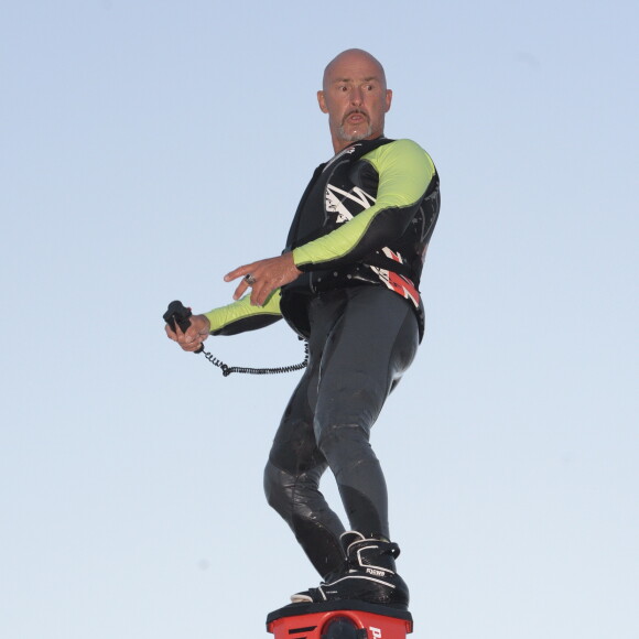 Vincent Lagaf' fait de l'hydrojet a Saint-Tropez, le 6 aout 2013.