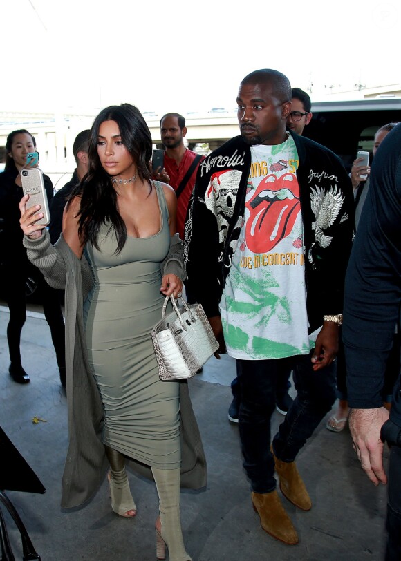 Kim Kardashian et Kanye West arrivent à l'aéroport de Los Angeles (LAX), le 12 juin 2016.