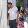 Eric Dane se rend Au Fudge restaurant en famille, avec sa femme Rebecca Gayheart et ses filles à West Hollywood, le 2 juin 2016.