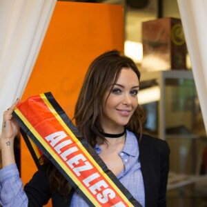 Nabilla Benattia dédicace son livre "Trop Vite" à la librairie Filigranes, à Bruxelles en Belgique. Elle était accompagnée par Thomas Vergara le 13 juin 2016.