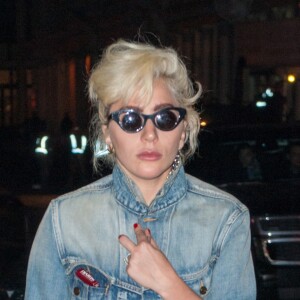 Exclusif - Lady Gaga se promène dans les rues de New York dans un jean lacéré qui laisse apparaitre un bleu sur sa cuisse le 3 mai 2016
