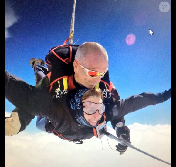 Valérie Trierweiler a sauté en parachute avec le Secours populaire, le 15 juin 2016
