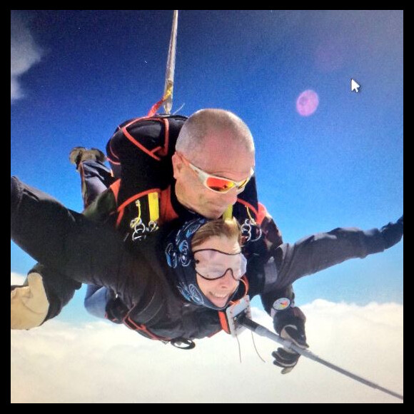Valérie Trierweiler a sauté en parachute avec le Secours populaire, le 15 juin 2016