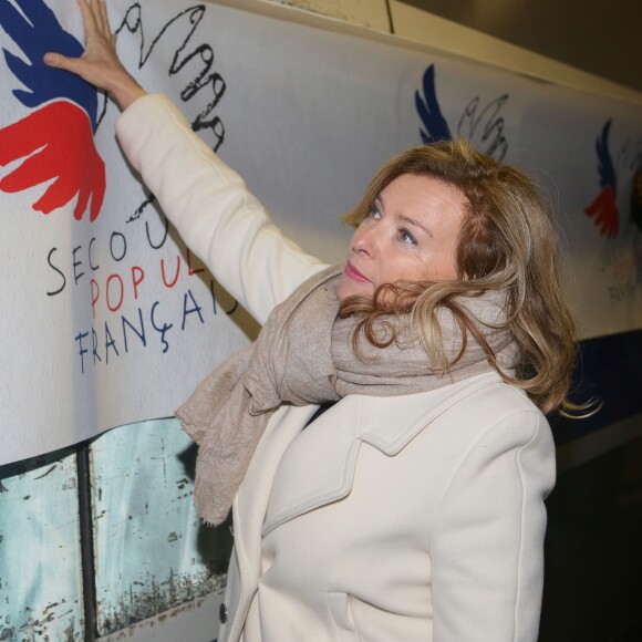 Valérie Trierweiler - Lancement de la campagne "Vacances pour tous 2016" du Secours Populaire à la gare Montparnasse à Paris, le 26 avril 2016. © CVS/Bestimage