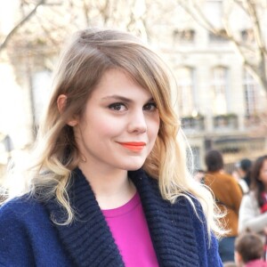 La chanteuse Coeur de Pirate (Béatrice Martin) au défilé de mode "Barbara Bui" prêt-à-porter Automne-Hiver 2015-2016 au Palais de Tokyo à Paris, le 5 mars 2015.