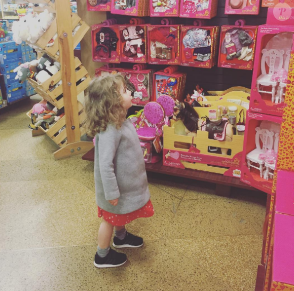 Coeur de Pirate a posté une photo de sa fille Romy sur sa page Instagram, au mois de mai 2016