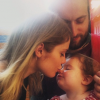 Beatrice Marin, son amoureux et leur fille Romy. Photo publiée sur le compte instagram de son mari, le tatouer Alex Peyrat.