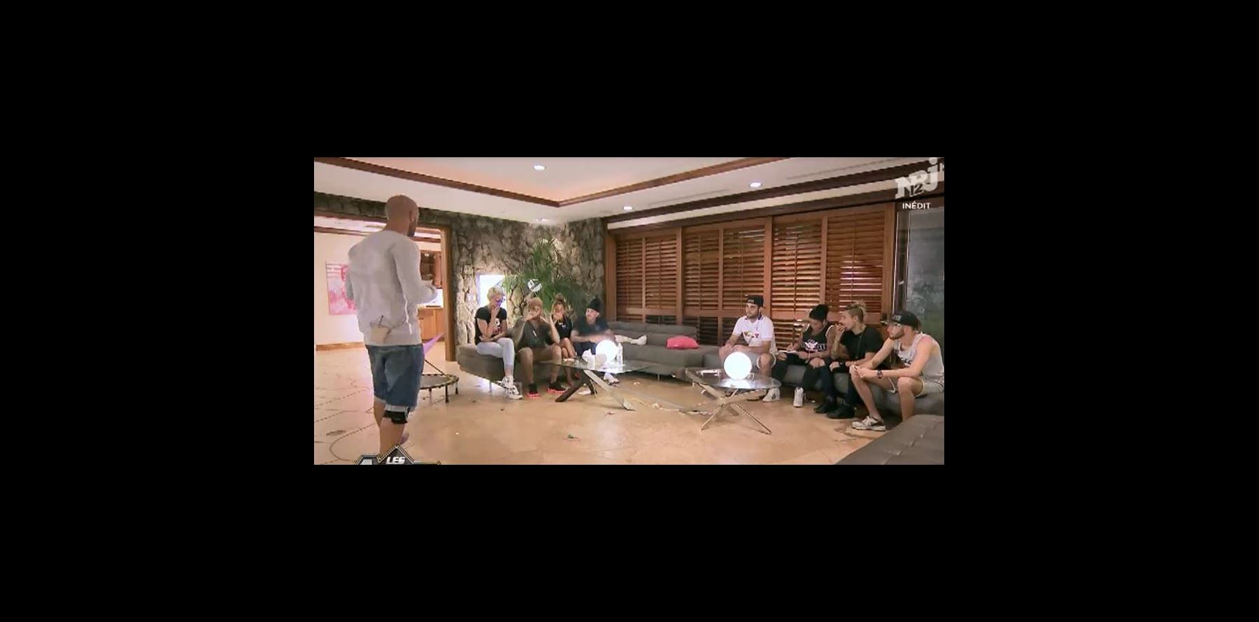 Les Anges 8 Episode 30 Les Anges 8 : Le test de culture générale improbable chez les candidats -  Purepeople