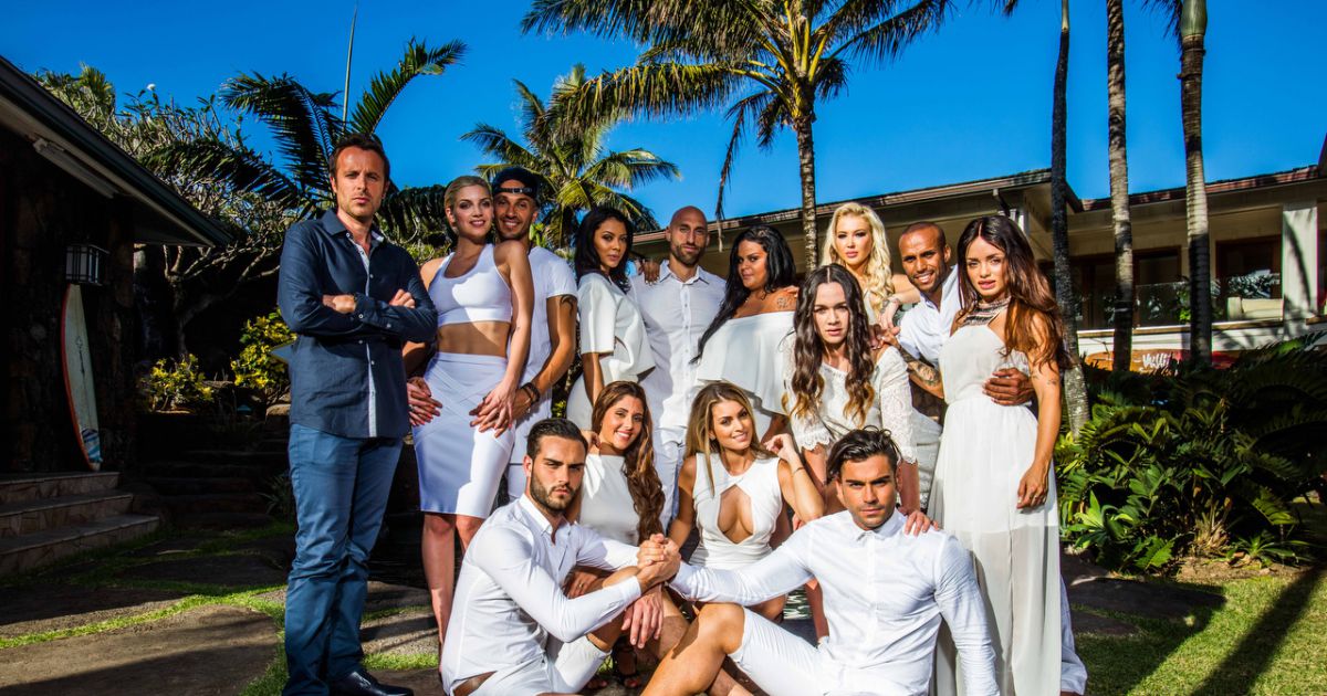 Les candidats officiels des Anges 8 posent avec Fabrice Sopoglian, sur NRJ12 Purepeople