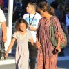 Halle Berry se promène avec sa fille Nahla Aubry au centre commercial The Grove à Los Angeles le 17 juin 2016.