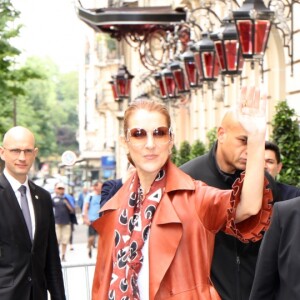 Céline Dion quitte le Royal Monceau pour prendre un jet privé au Bourget pour Anvers où elle doit donner 2 concerts - Paris le 19 juin 2016